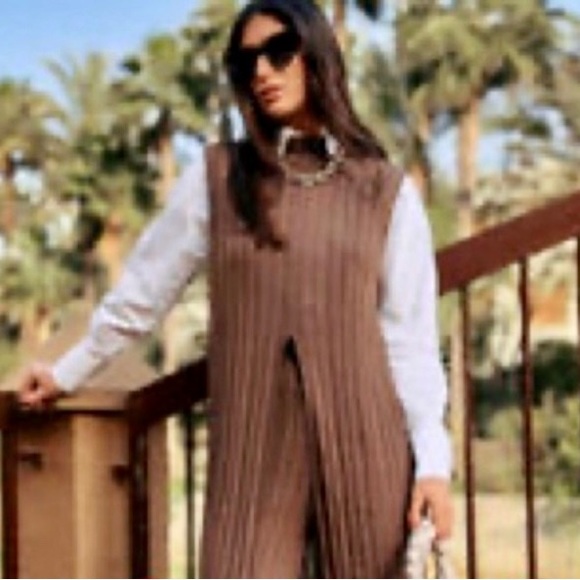 Zara 2-Piece Slit Ribbed Tunic &
Flared Ribbed Pants Set SIZE Large - Picture 11 of 11